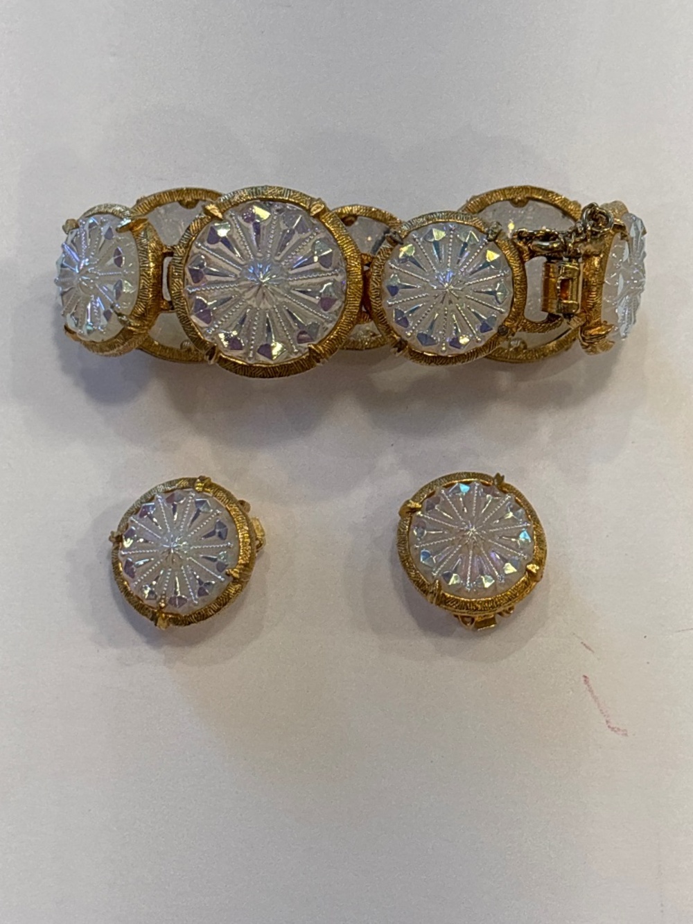 EUC Vintage Hobe Hillcrest Frost Clip Earrings & Bracelet set